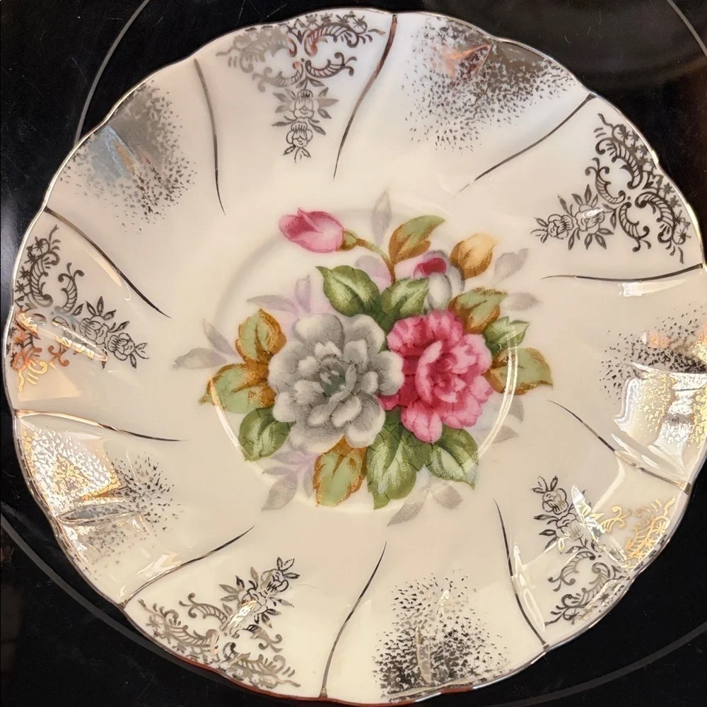 Vintage 3 footed tea cup made in Japan roses with silver guild. Rare!